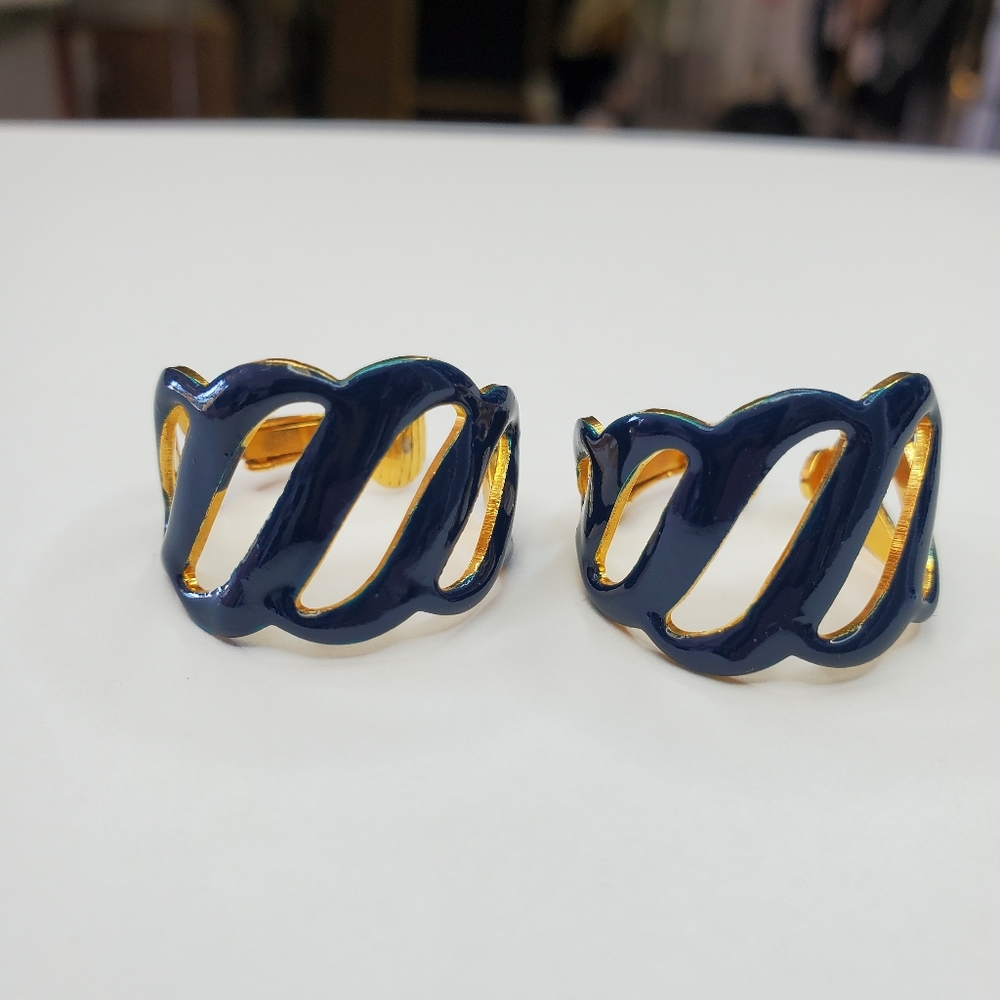 Vintage clip on earrings - Picture 2 of 5